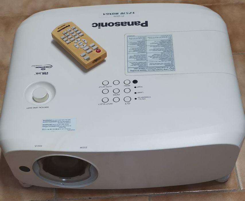Videoprojetor Panasonic PT-VZ570 WUXGA Full HD (4800 Lumens) + Tela Tripé