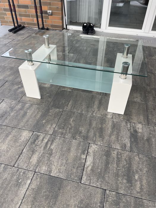 Журнальний столик