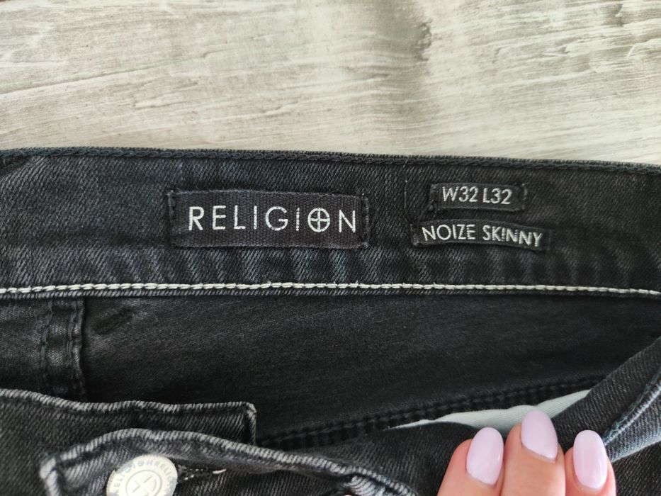 Jeansy Męskie z Przetarciami, Dziurami Religion