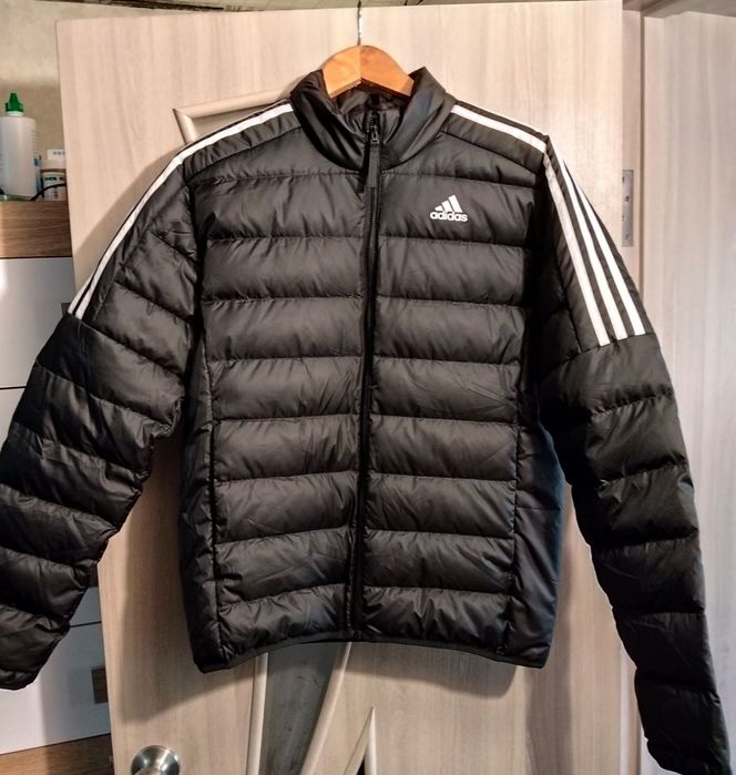 Куртка Adidas чорна, тепла