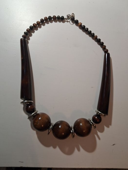 Korale z drewna eleganckie