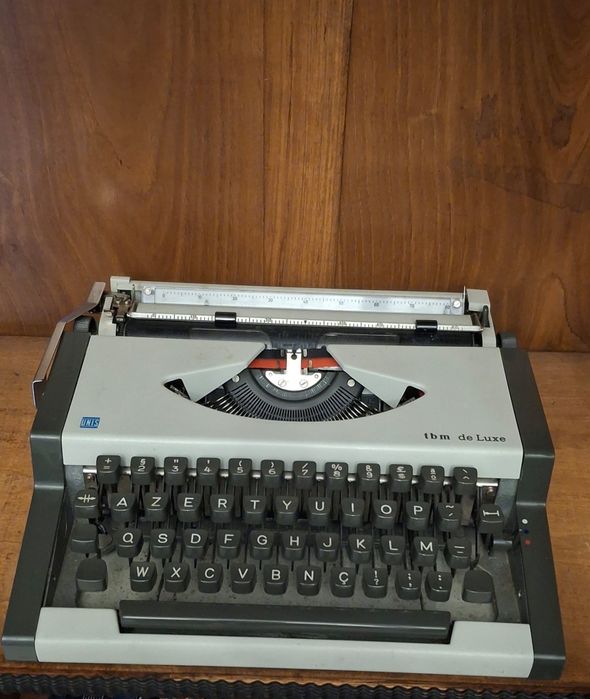 Máquina escrever portátil Unis TBM de Luxe