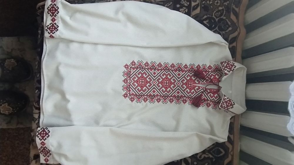 Продається чоловіча вишиванка