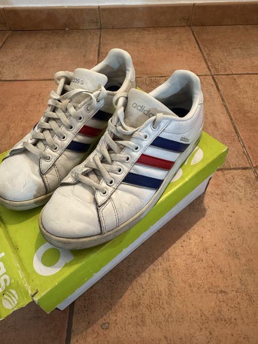 Sapatilhas brancas adidas