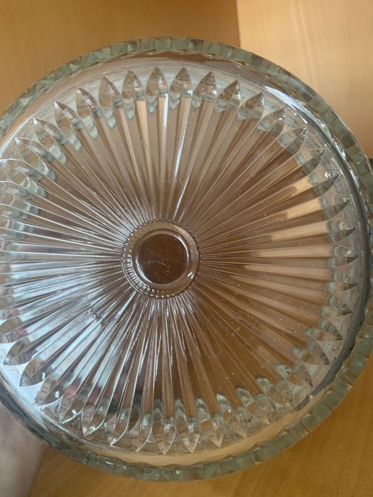 Taça de vidro com 2 pegas  , com borda em casquinha