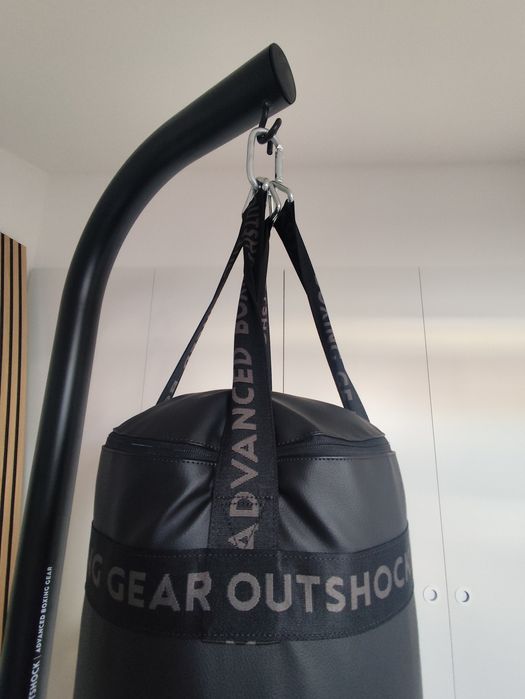 Saco de Boxe Pés/Punhos 32 kg OUTSHOCK e  o Suporte para o Saco OUTSHOCK