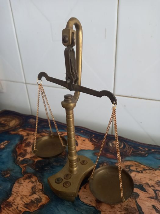 Balança Antiga de latão 18cm.