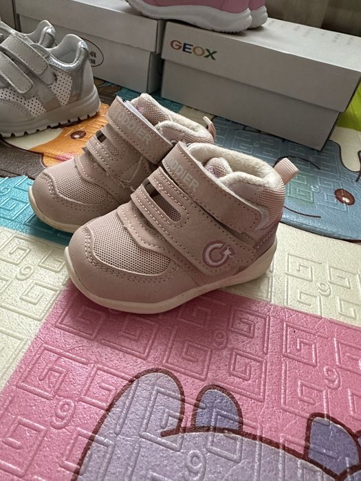 Взуття для дівчинки