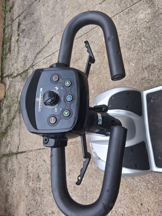 Scooter Compacta: Invacare Leo