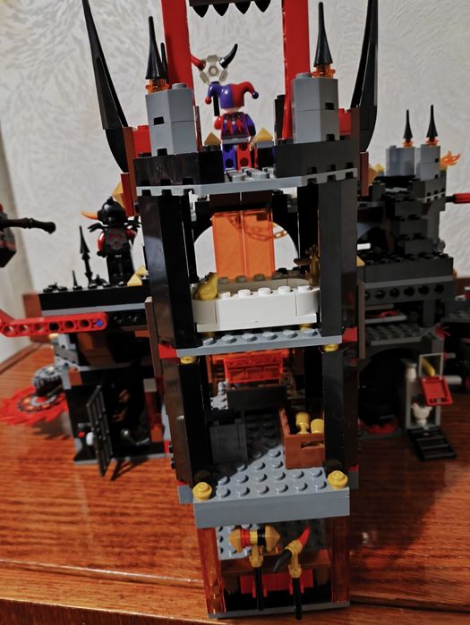 Конструктор Lego Nexo Knights 70323 Jestro's Volcano lair.
На 1186 дет