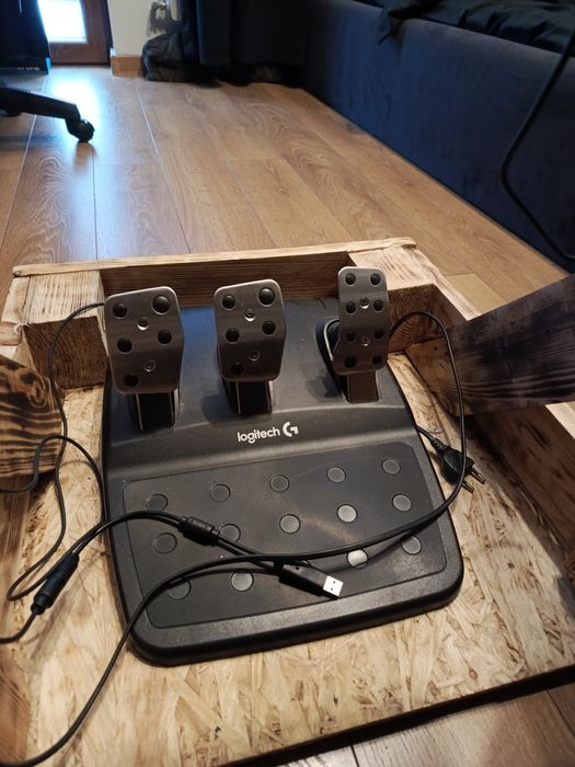 Sprzedam kierownice Logitech g 920 ze stelażem