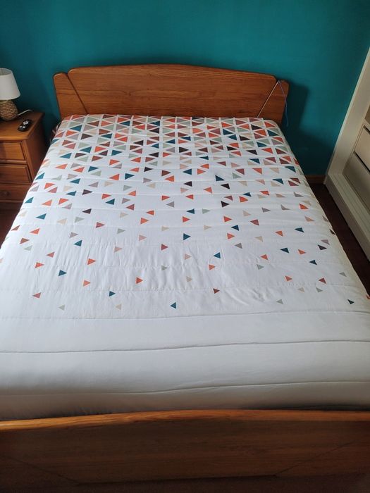Cama casal  robusta em Pinho