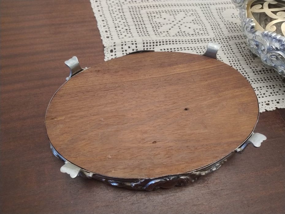 Floreira antiga em bom estado