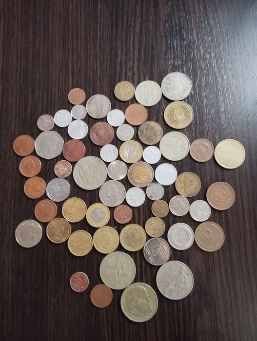 Різні монети світу.