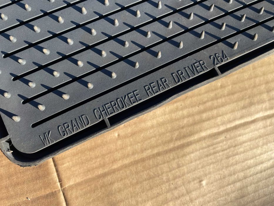Dywanik gumowe Jeep Grand Cherokee