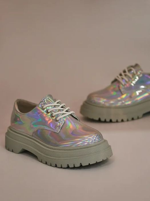 Туфлі жіночі з голографічним ефектом cropp