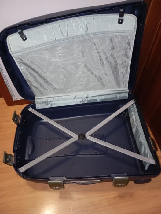 Vendo Mala de viagem rígida 30 Kilos mala de porão