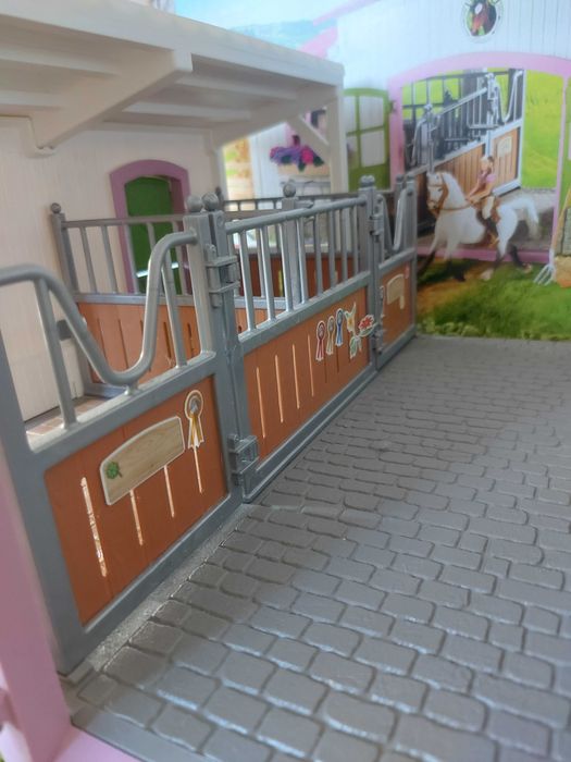 Stajnia SCHLEICH 42344