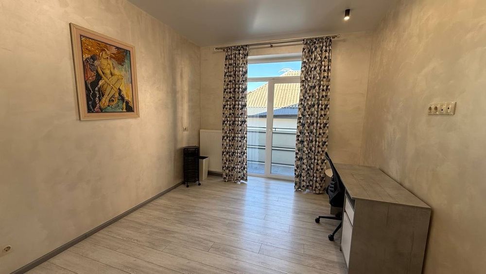 Продаж котеджу  235 м з ремонтом  у Львові вул. Ранкова-Кульпарківська