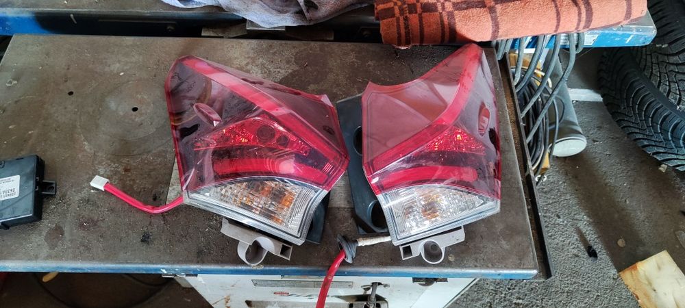 Tylna lampa toyota Auris kombi lift