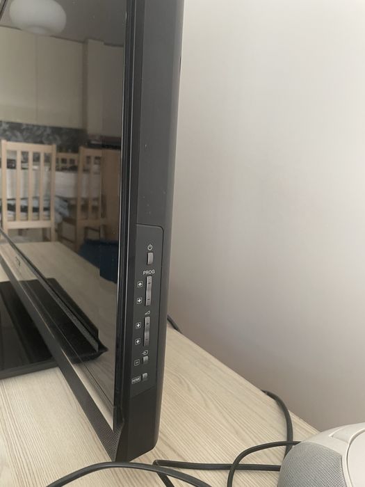 TV Sony Bravia 40 cali (99 cm x 68 cm)