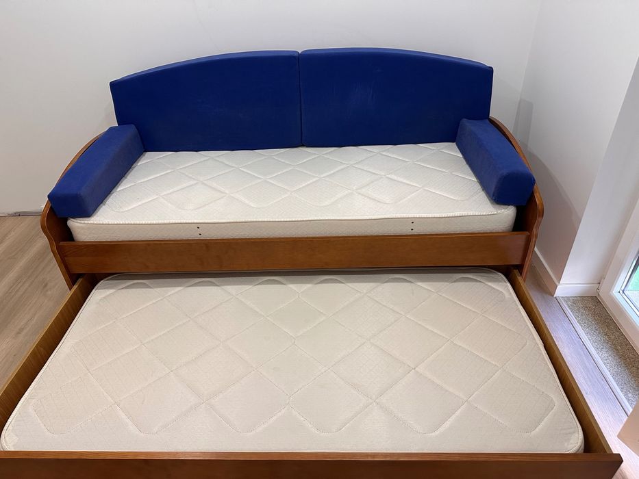Sofá cama cor castanho