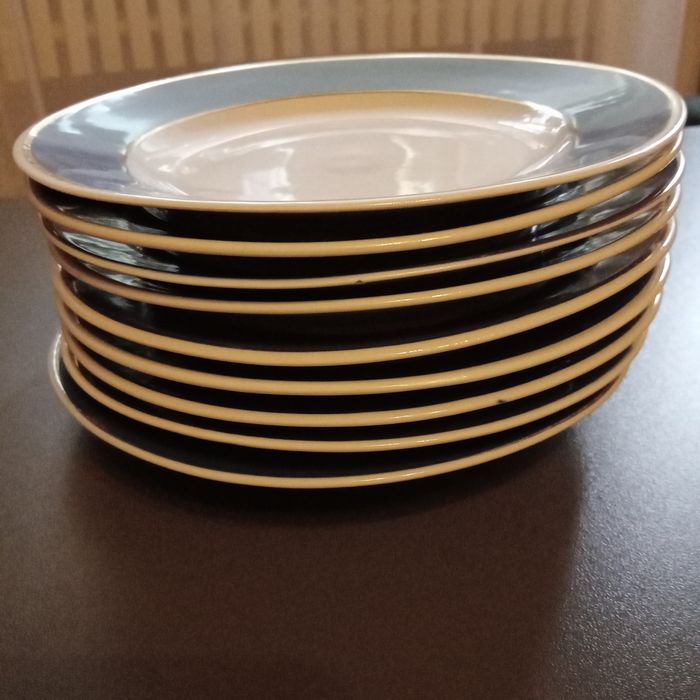 Набор тарелок ..