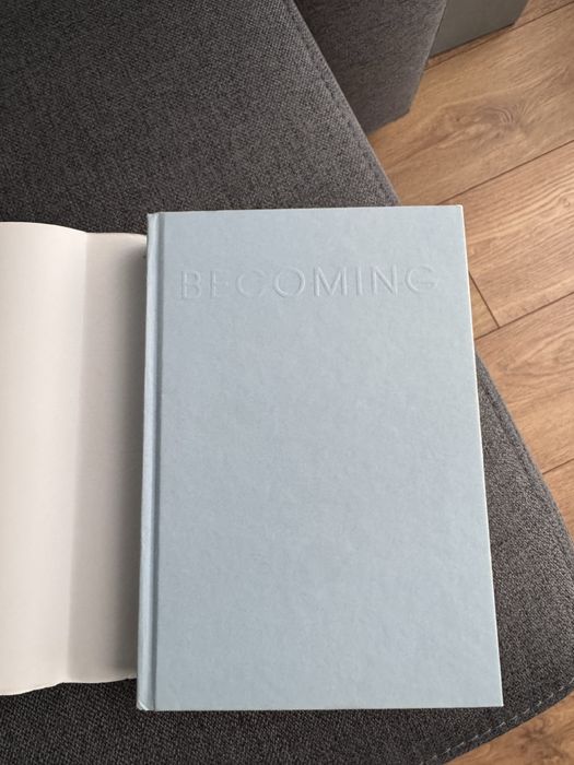Книга “Becoming” Мішель Обама