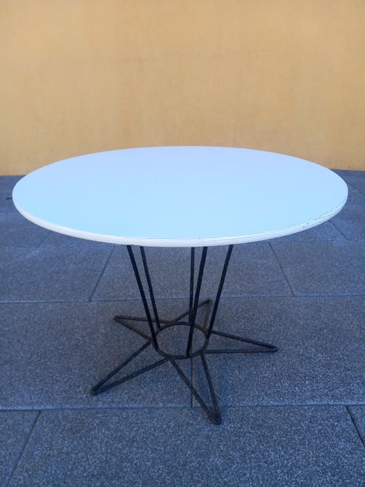 Mesinha redonda largura 0.60 altura 0.42