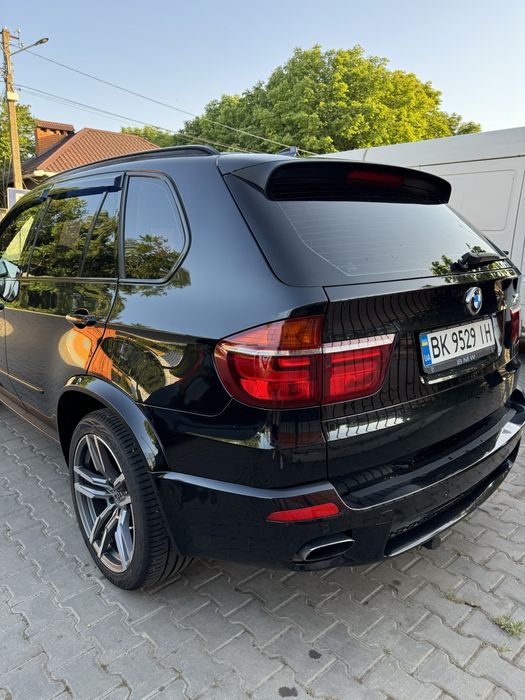 Продам Bmw x5 4.0d 2011