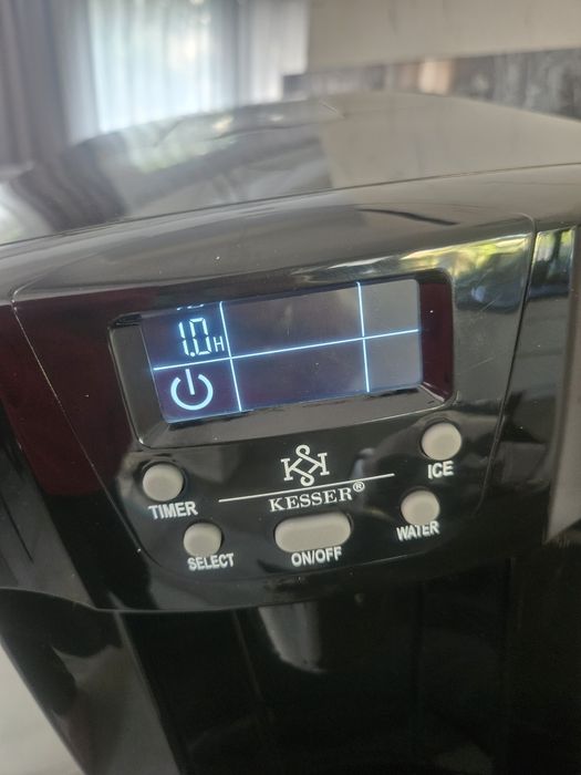 Kostkarka do lodu Kesser