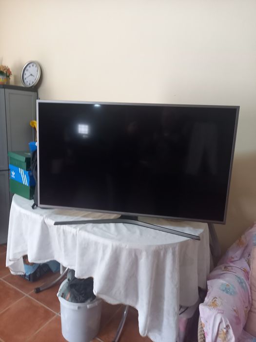 Vendo tv Samsung 50 polegadas  4 K UHD -como nova, sem riscos comando original.