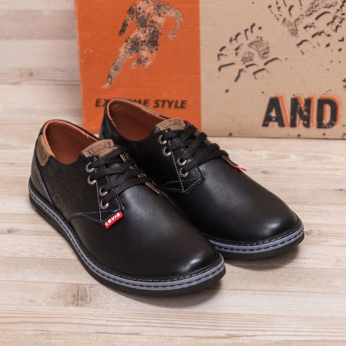 Чоловічі шкіряні туфлі Levis