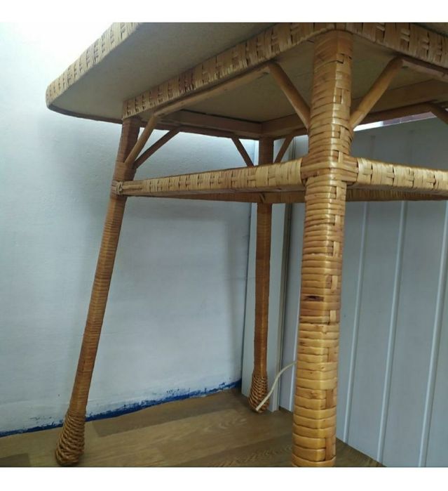 Стіл плетений кухонний