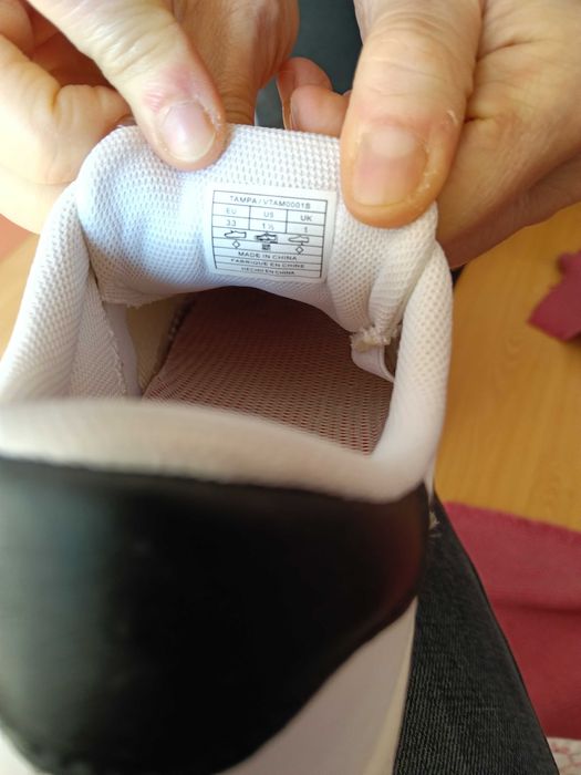 Ténis Levis novos tam. 33