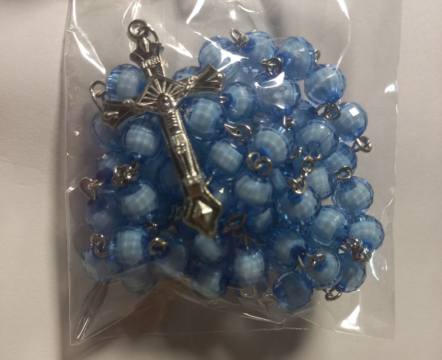 Terço novo azul na embalagem - prenda / presente