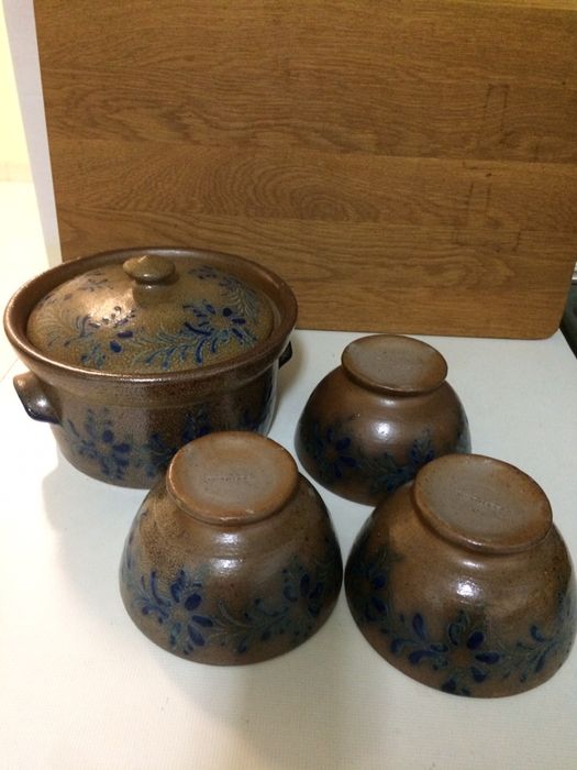 Tacho, tigelas e boleira em grês