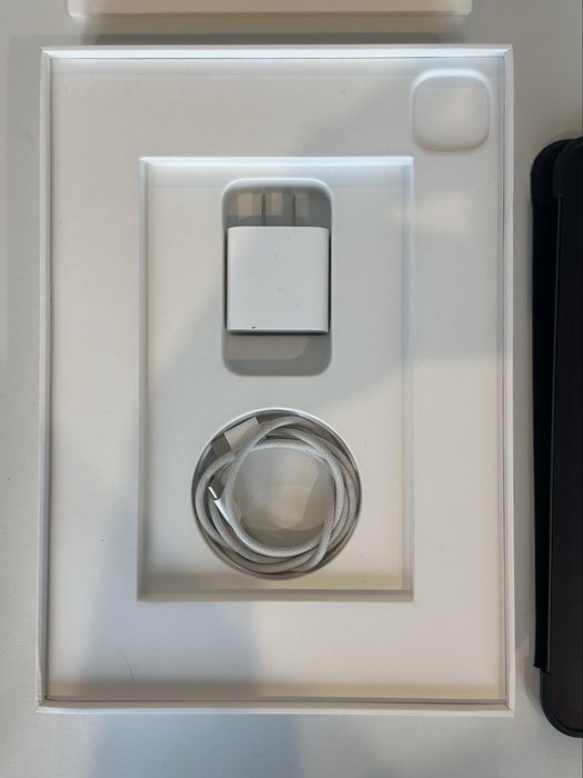 iPad Pro M4 11” 256GB + Apple Pencil Pro + Extras (Como Novo)