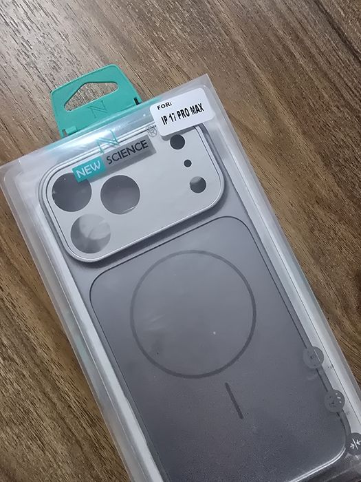 Capa de iphone 17 pro max prateado