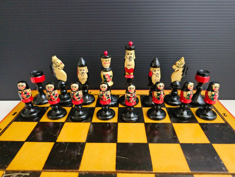 Шахматы деревянные "матрешки" новые,СССР.