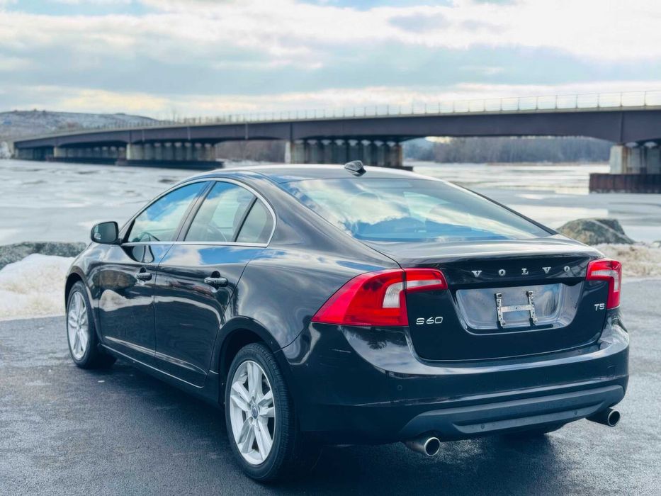 Volvo S60 T5 Platinum      2015