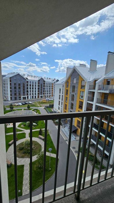 2 к. квартира 85 кв.м. під чистову, розводки, газ. Поряд озеро.