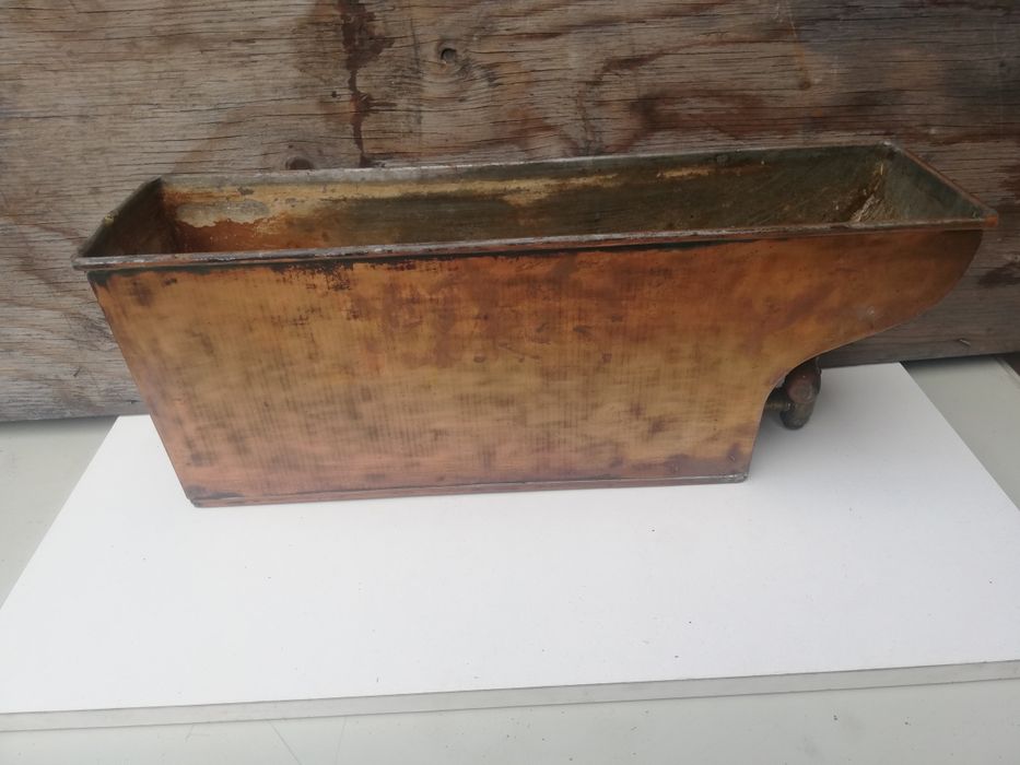 Pojemnik miedziany na wodę z kranikiem