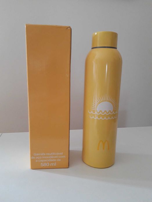 Garrafa reutilizável de aço inoxidável - Artigo NOVO.