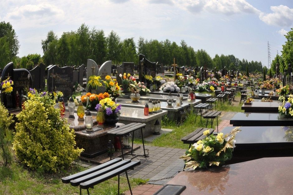 Sprzątanie grobów Profesjonalna opieka nad grobami