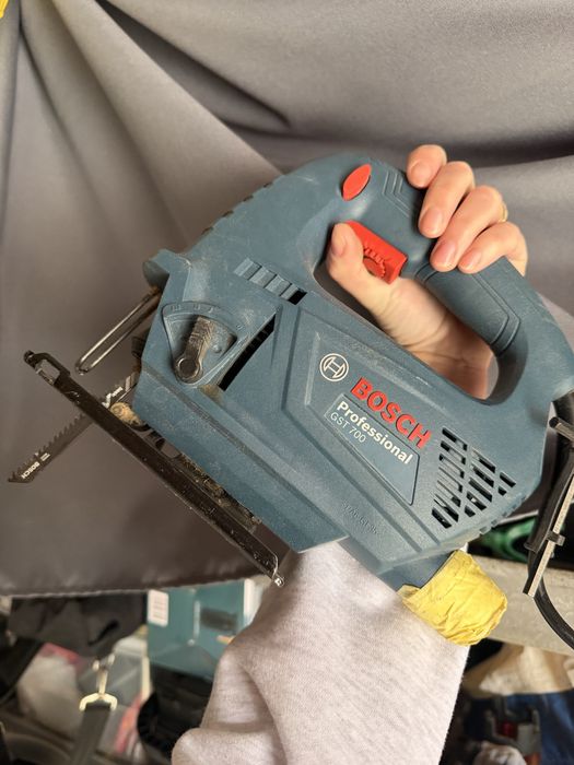 Професійний електролобзик Bosch GST 700 Professional