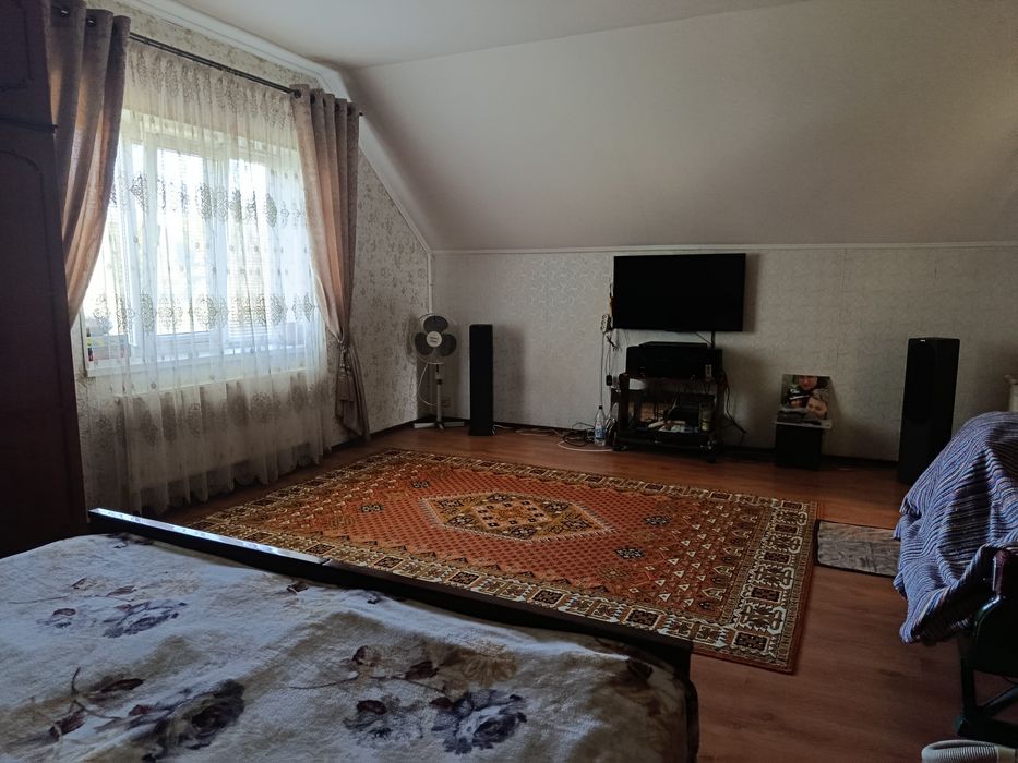 Продаж двоповерхового будинку з виходом до Дніпра  Слобода
