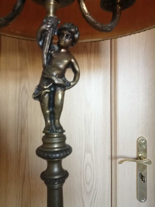 Candeeiro de pé em bronze antigo