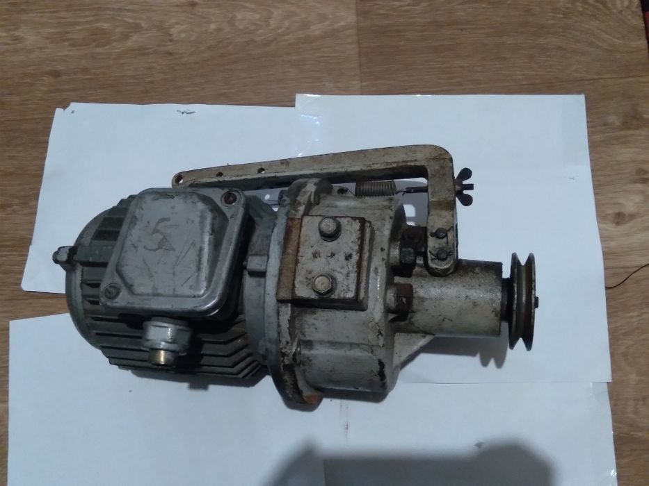 Електродвигун - Муфта . Швейної машинки.