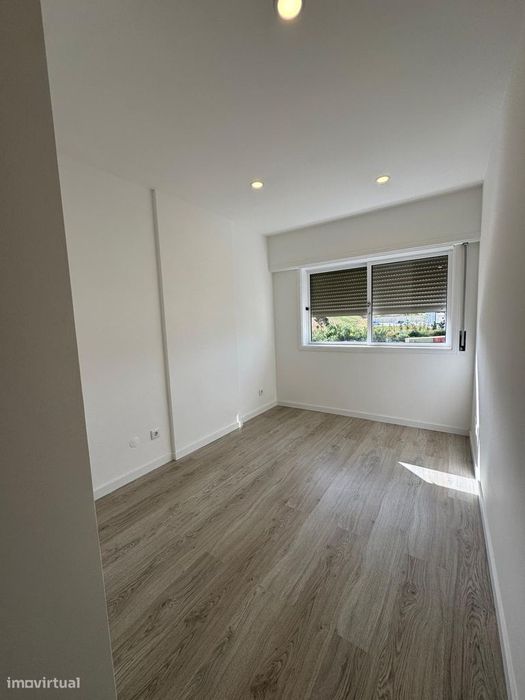 Fantástico Apartamento T2 Totalmente Remodelado com Parqueamento
